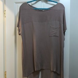 Mauve pink flowy top with buttons down the back